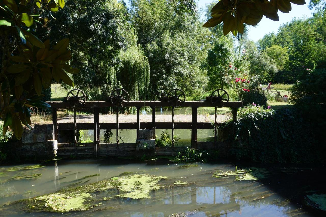 Le Moulin De Moquesouris - Chambres D'Hotes Et Table D'Hote Nazelles-Negron Exterior foto